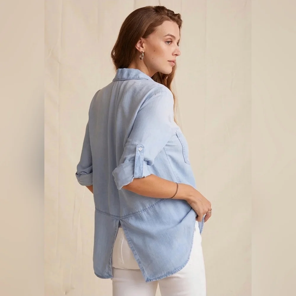 Bella Dahl Chambray Blouse Size Medium Blue Split Back Roll Tab Sleeves Coastal - Picture 10 of 16